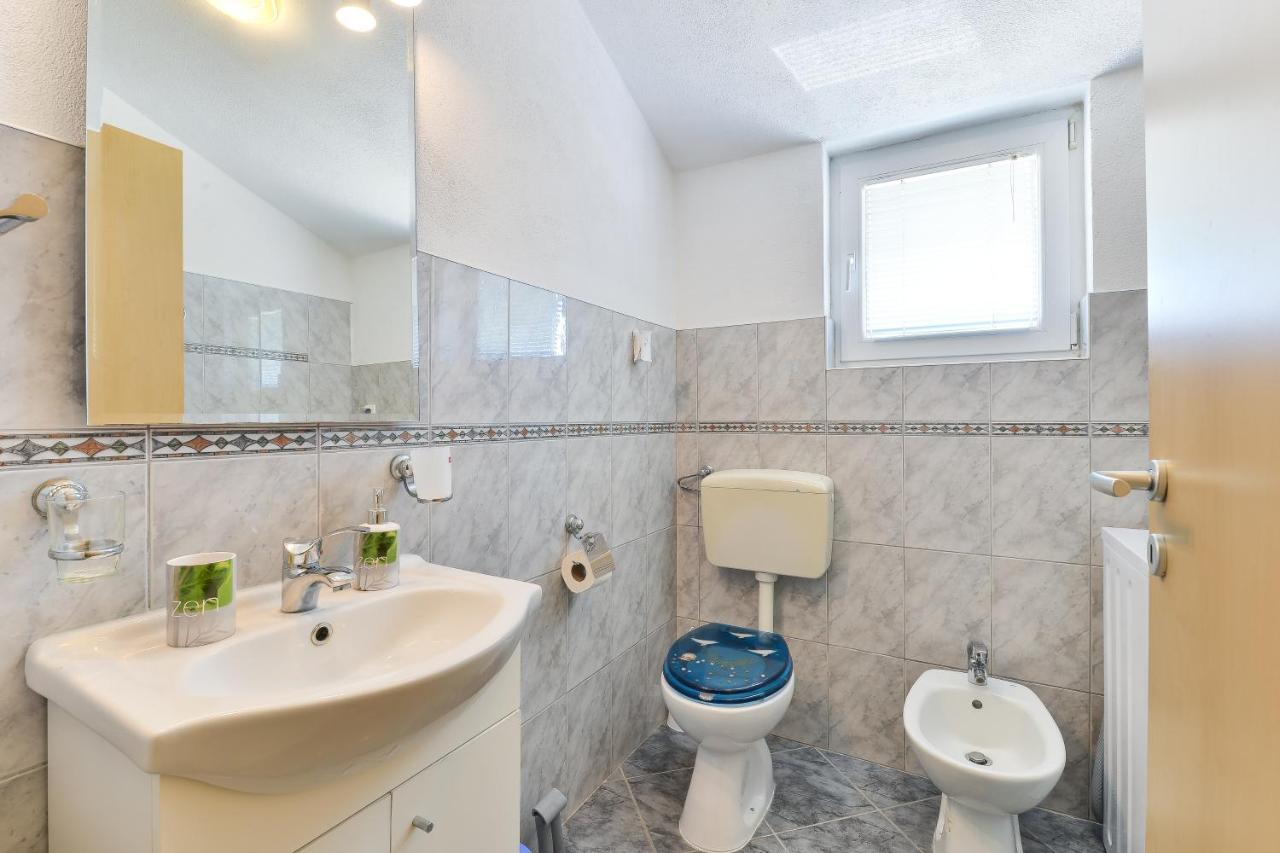 Family Friendly Apartments With A Swimming Pool Zadar - 18098 Zewnętrze zdjęcie