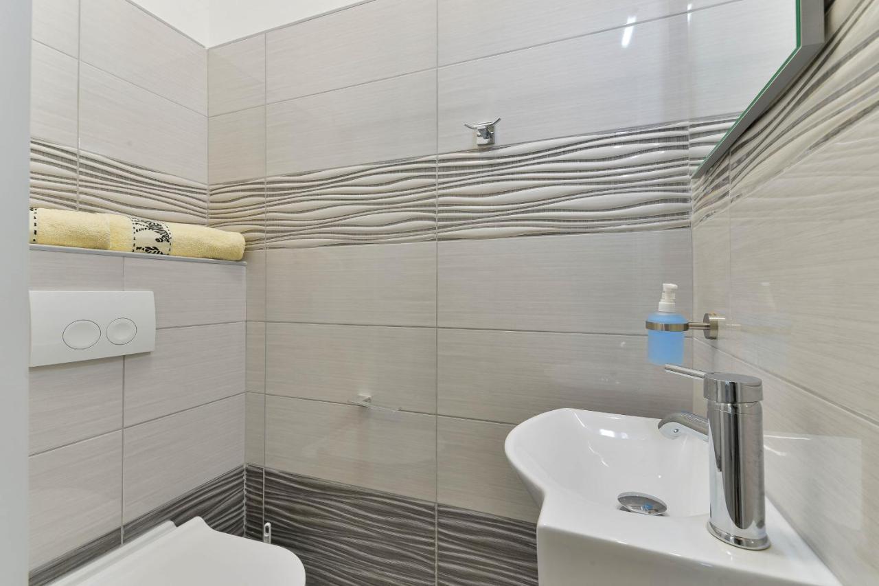 Family Friendly Apartments With A Swimming Pool Zadar - 18098 Zewnętrze zdjęcie