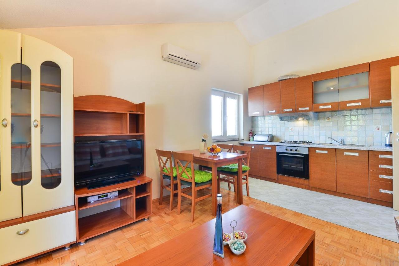 Family Friendly Apartments With A Swimming Pool Zadar - 18098 Zewnętrze zdjęcie