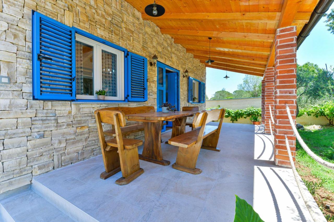 Family Friendly Apartments With A Swimming Pool Zadar - 18098 Zewnętrze zdjęcie